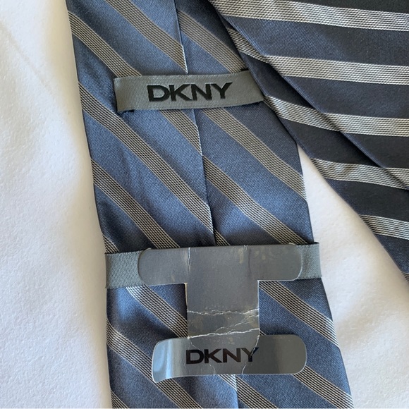DKNY Mens Gray NWT Striped Neck Tie - Picture 7 of 8